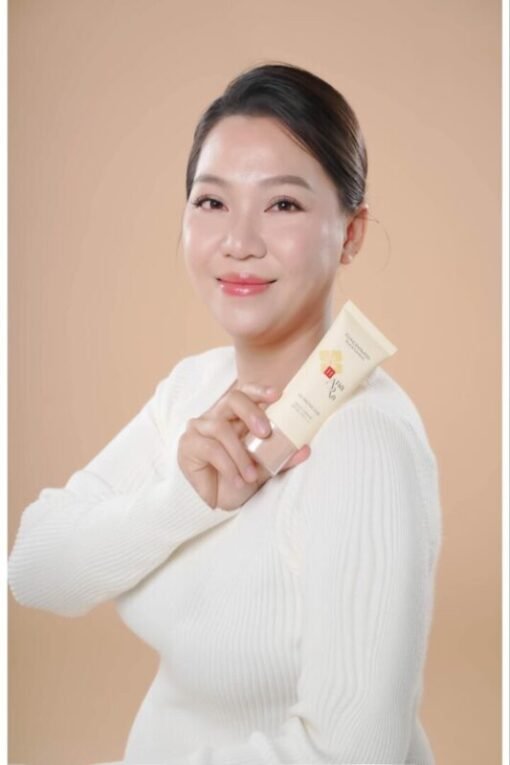 Black Ginseng Tone Up Sunscreen SPF 50 pa++++ - Image 13